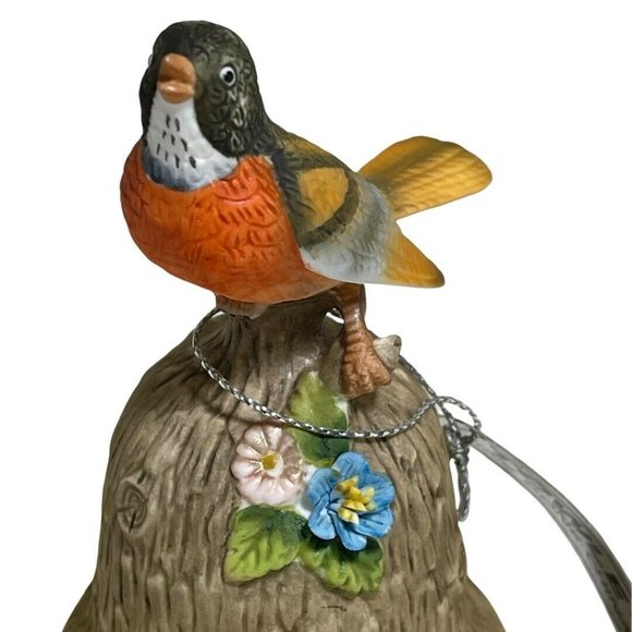 Towle Fine Bone China Robin Bird Bell Spring - Picture 2 of 9